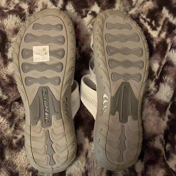 Sketcher sandals. Size 9. - Picture 2 of 4